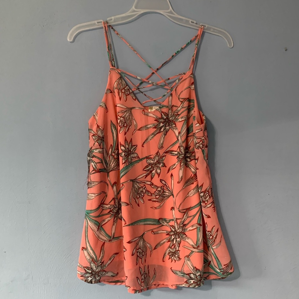 Crisscross strap tank